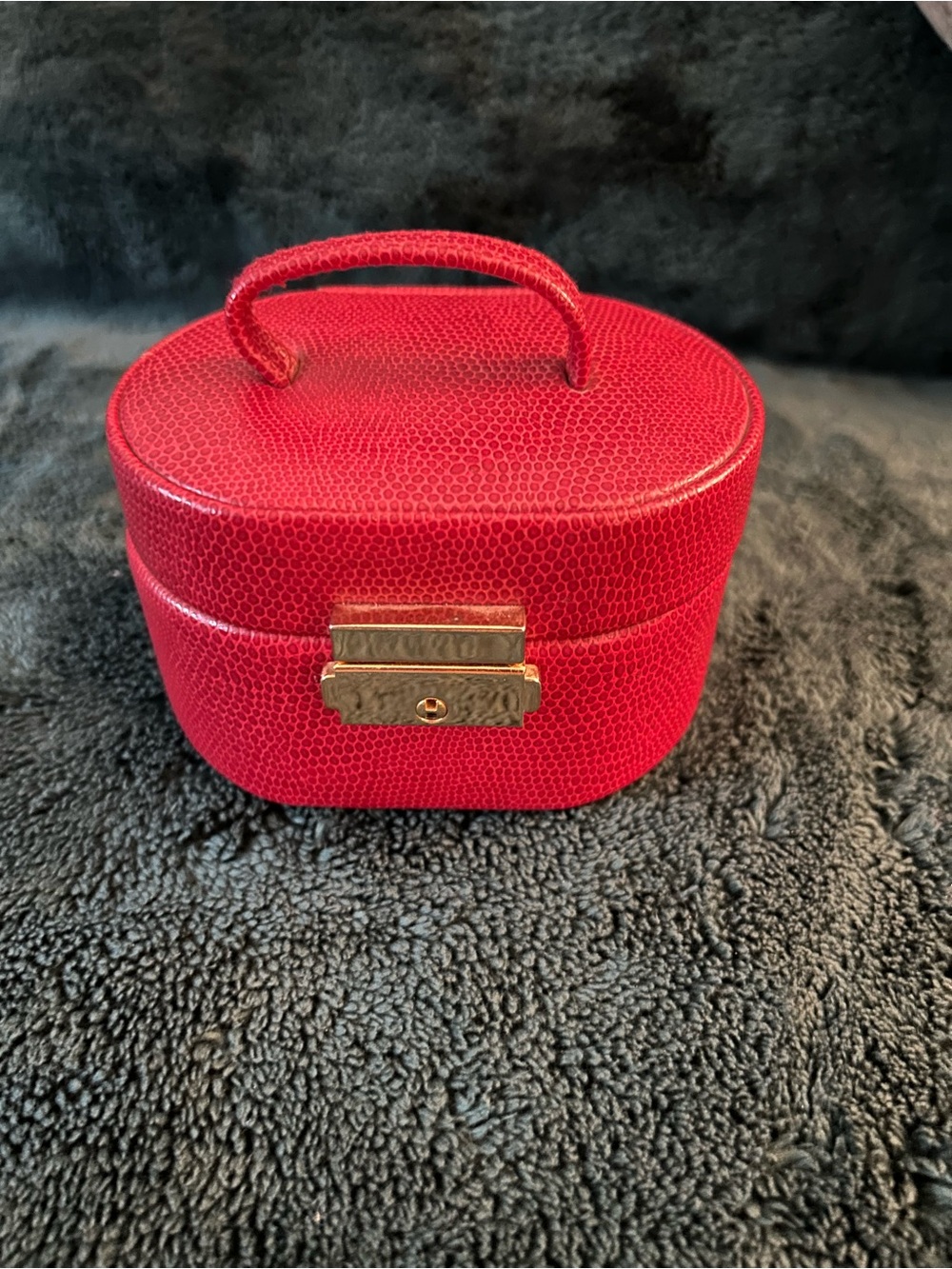 Vintage WOLF DESIGNS Red Oval Mini Travel Jewelry Case - Excellent